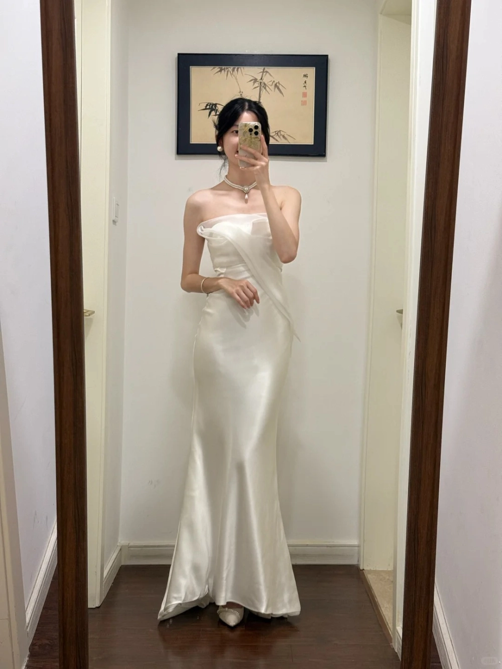 Trang phục đi đám cưới nữ nhẹ nhàng và duyên dáng