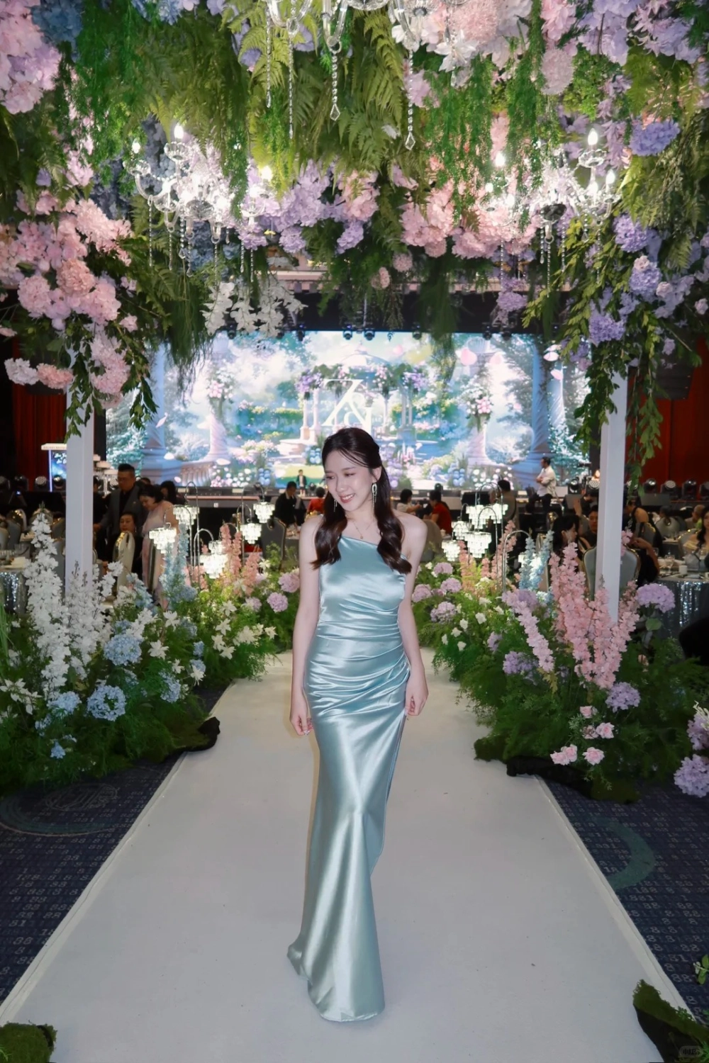 Đầm đi tiệc cưới thanh lịch tôn nét duyên dáng