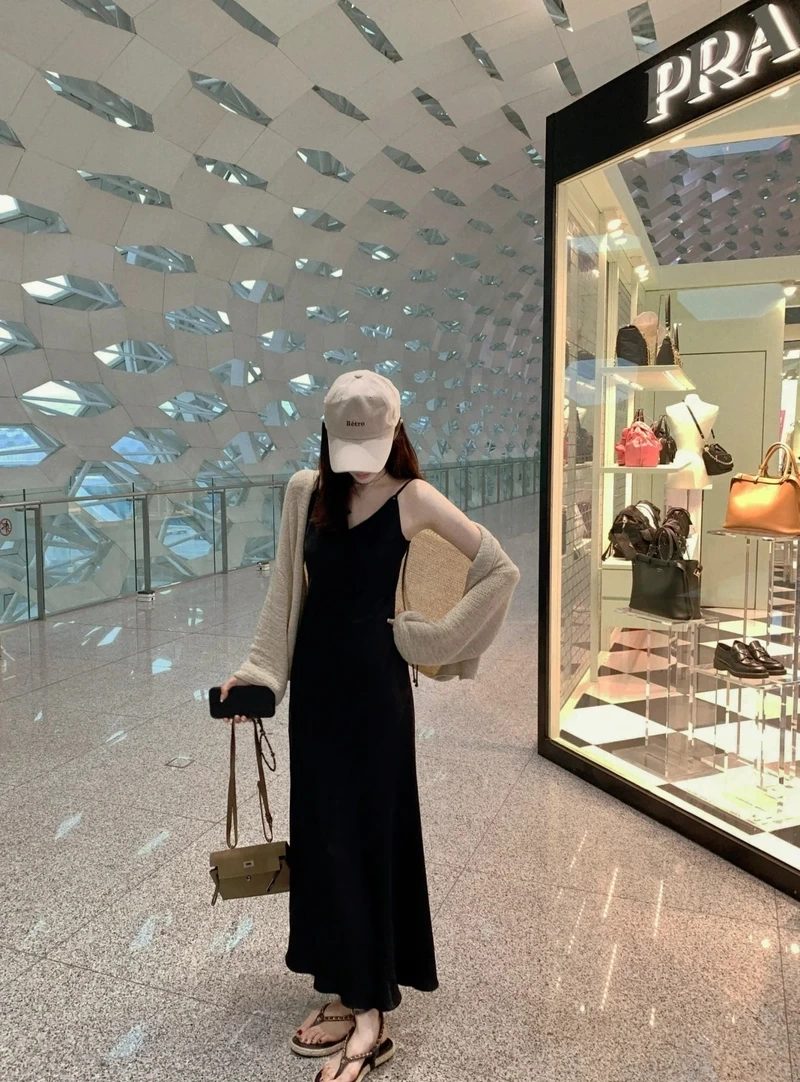 Thanh thoát nhẹ nhàng cùng đầm hai dây dáng dài