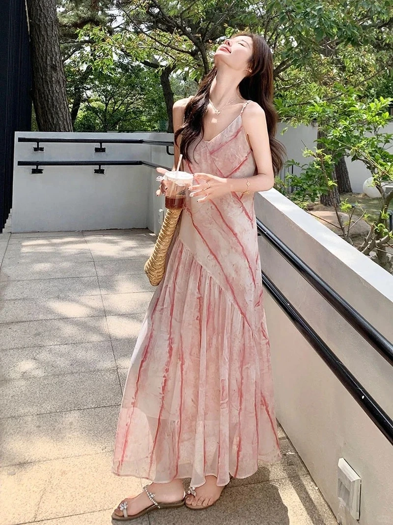 Lựa chọn mát nhẹ từ đầm hai dây mùa hè