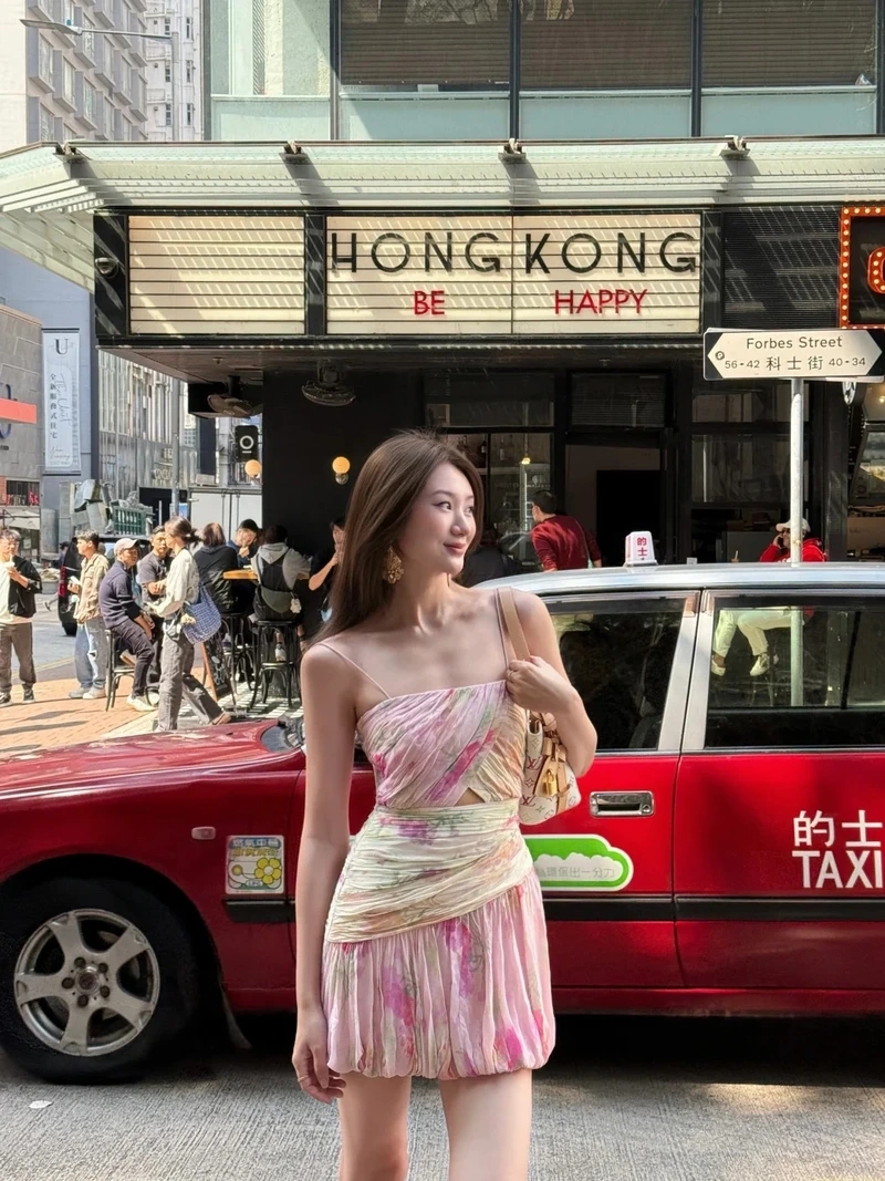 Tạo dấu ấn hình ảnh cùng đầm hai dây chụp outfit