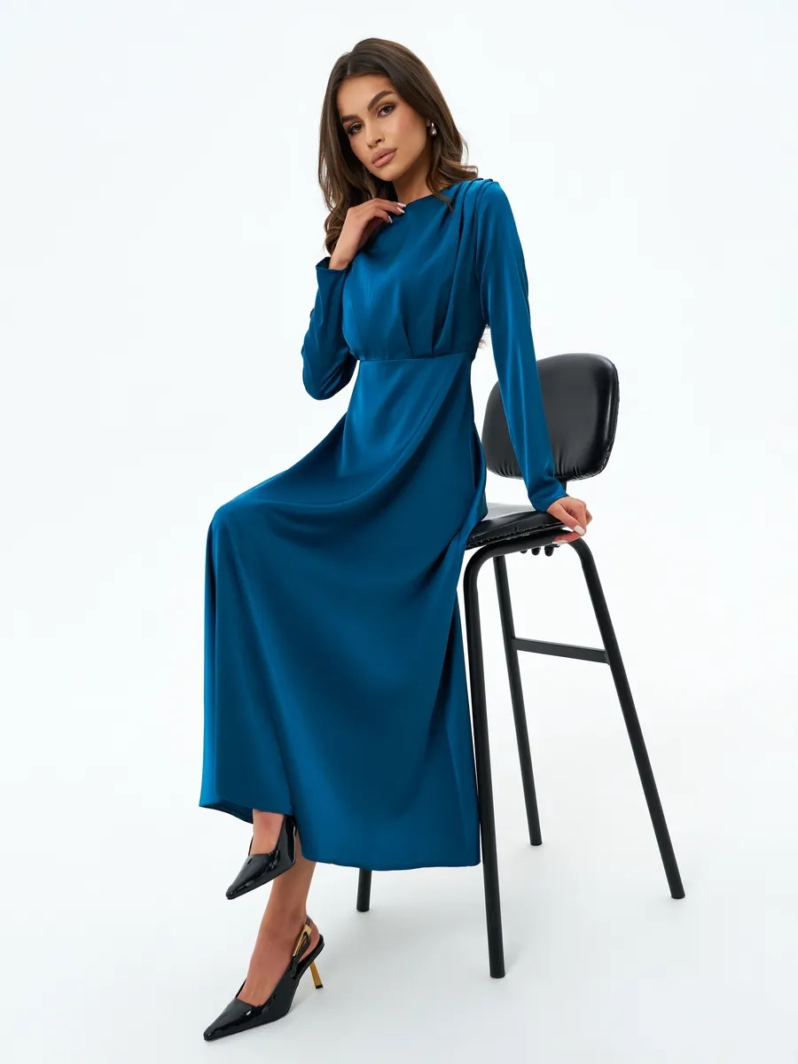 Váy lụa dự tiệc nhẹ nhàng mà đầy cuốn hút