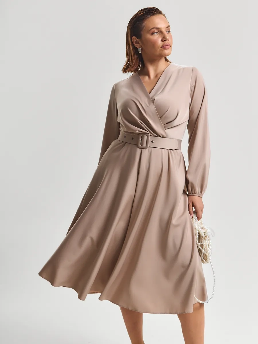 Thời trang lụa cao cấp nâng tầm phong cách nữ tính