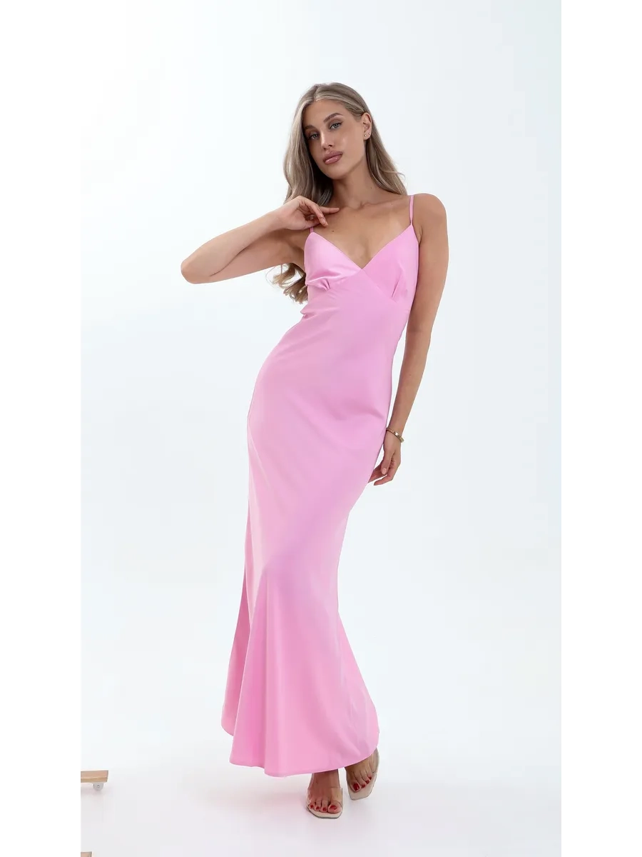 Mẫu đầm dự tiệc lụa mềm mại đầy cuốn hút