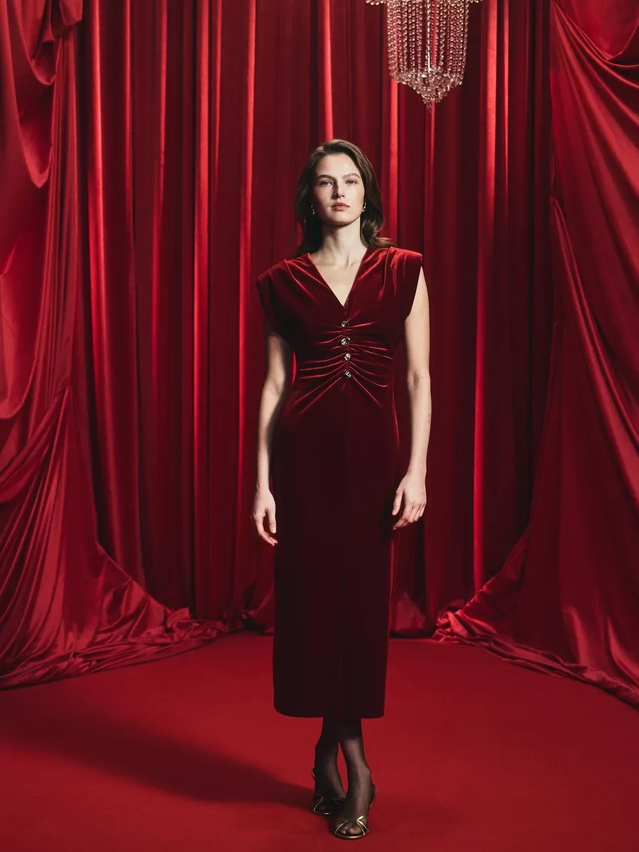 Váy nhung nữ phù hợp nhiều độ tuổi