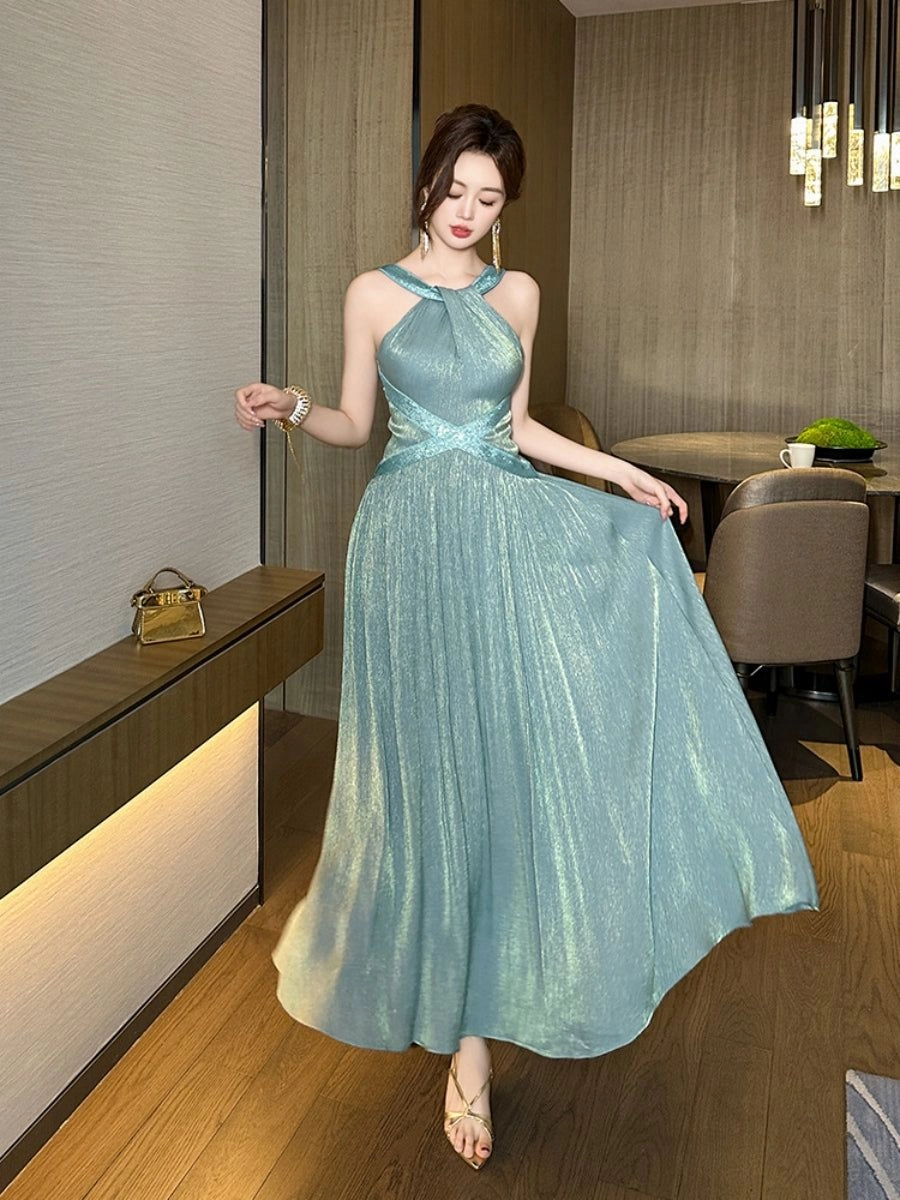 Thời trang đầm satin dẫn đầu xu hướng thanh lịch