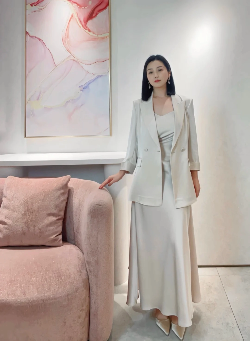 Mẫu đầm satin đẹp chinh phục mọi phong cách