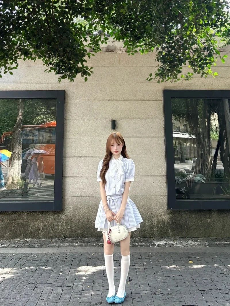 Outfit sống ảo chuẩn với đầm sơ mi ảnh thực tế