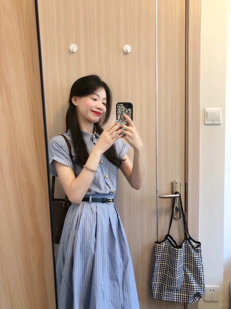 Dễ mặc mọi lúc nhờ đầm sơ mi năng động dễ mặc