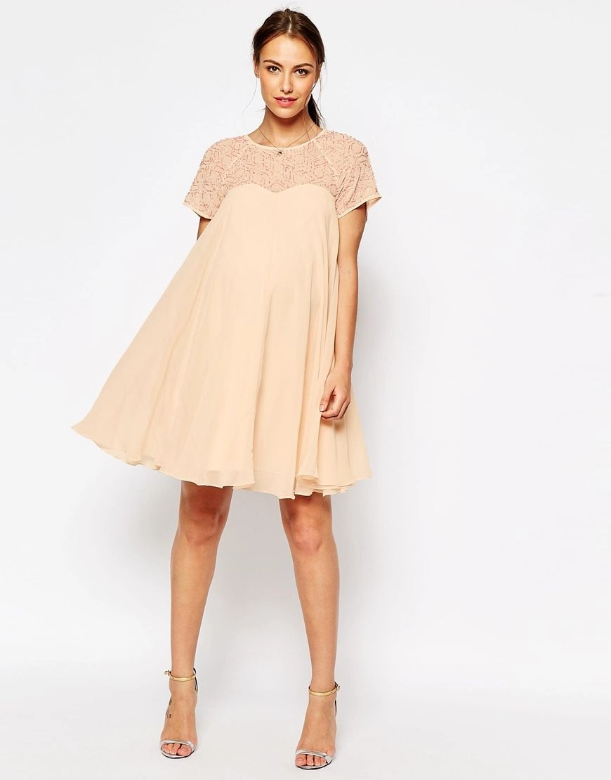 Đầm suông dáng rộng mang lại cảm giác thoải mái