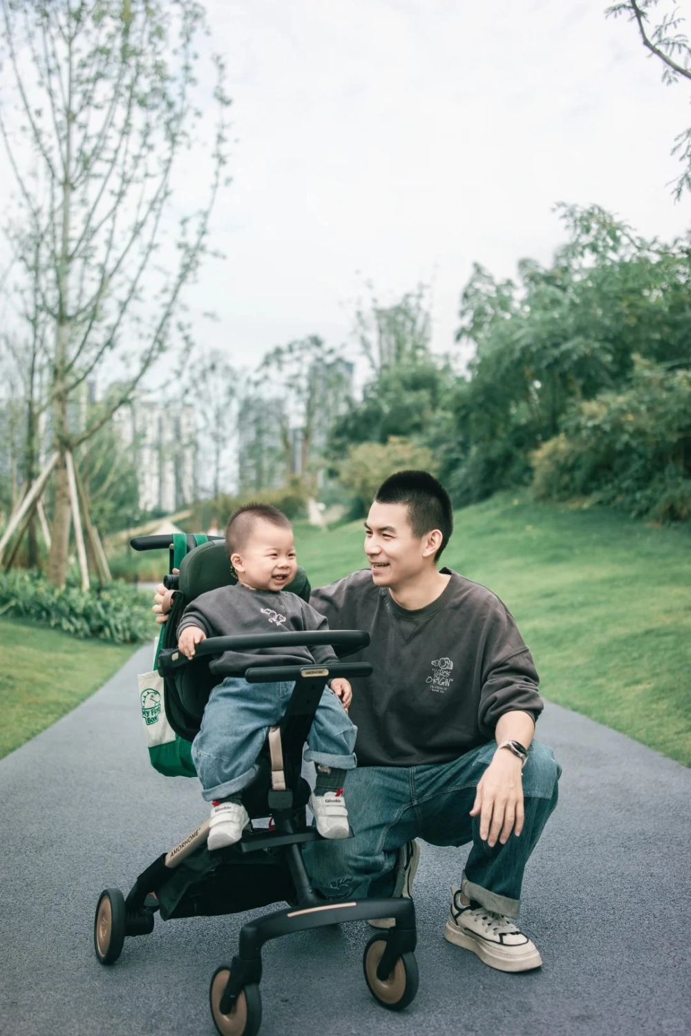 Đồ đôi bố và con trai phong cách bảnh bao cho buổi tiệc tối