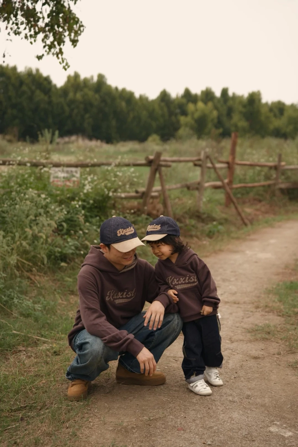 Áo sơ mi đôi bố và con trai họa tiết caro trẻ trung cho bé