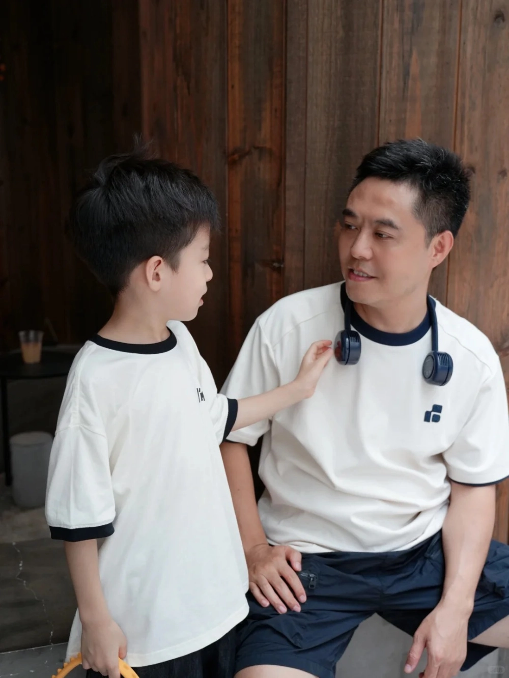 Mẫu áo hoodie đôi bố và con trai tết in họa tiết nổi bật