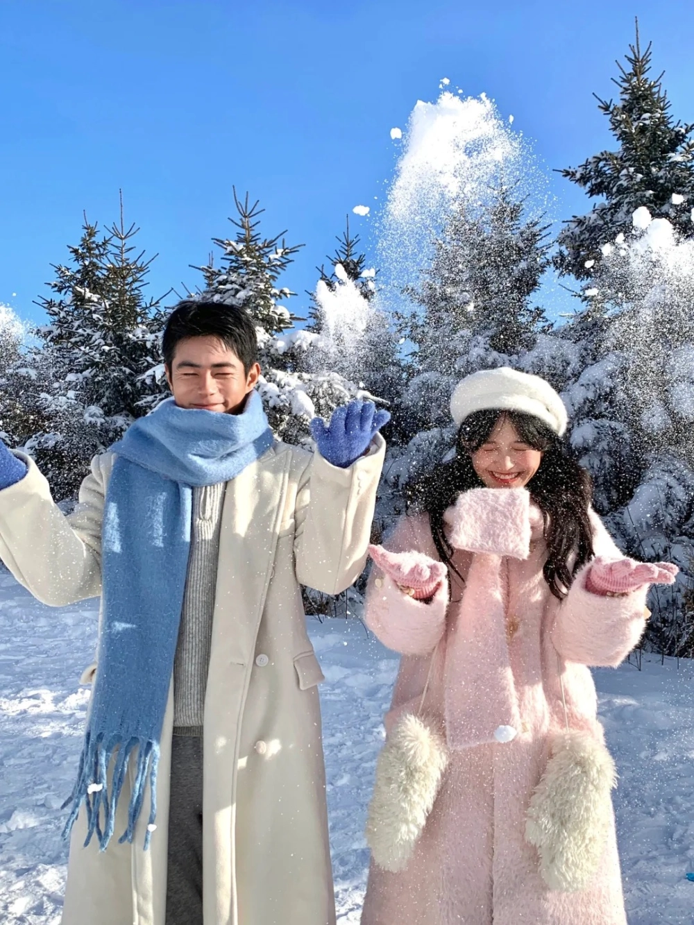 Bộ đồ vest và váy trắng đôi cho bộ ảnh pre-wedding đẳng cấp