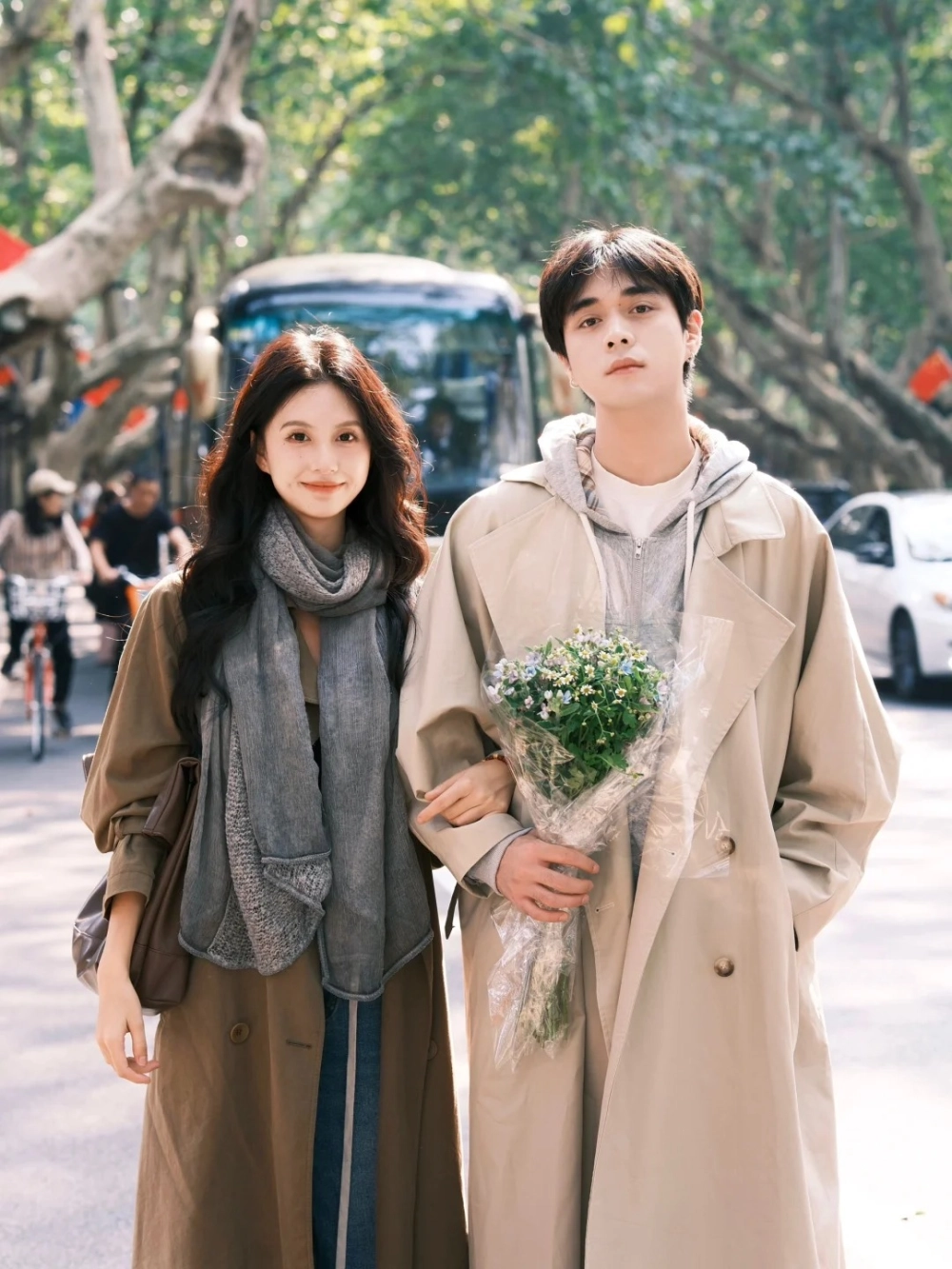 Phối đồ đôi chụp ảnh cưới lãng mạn giữa rừng thông Đà Lạt