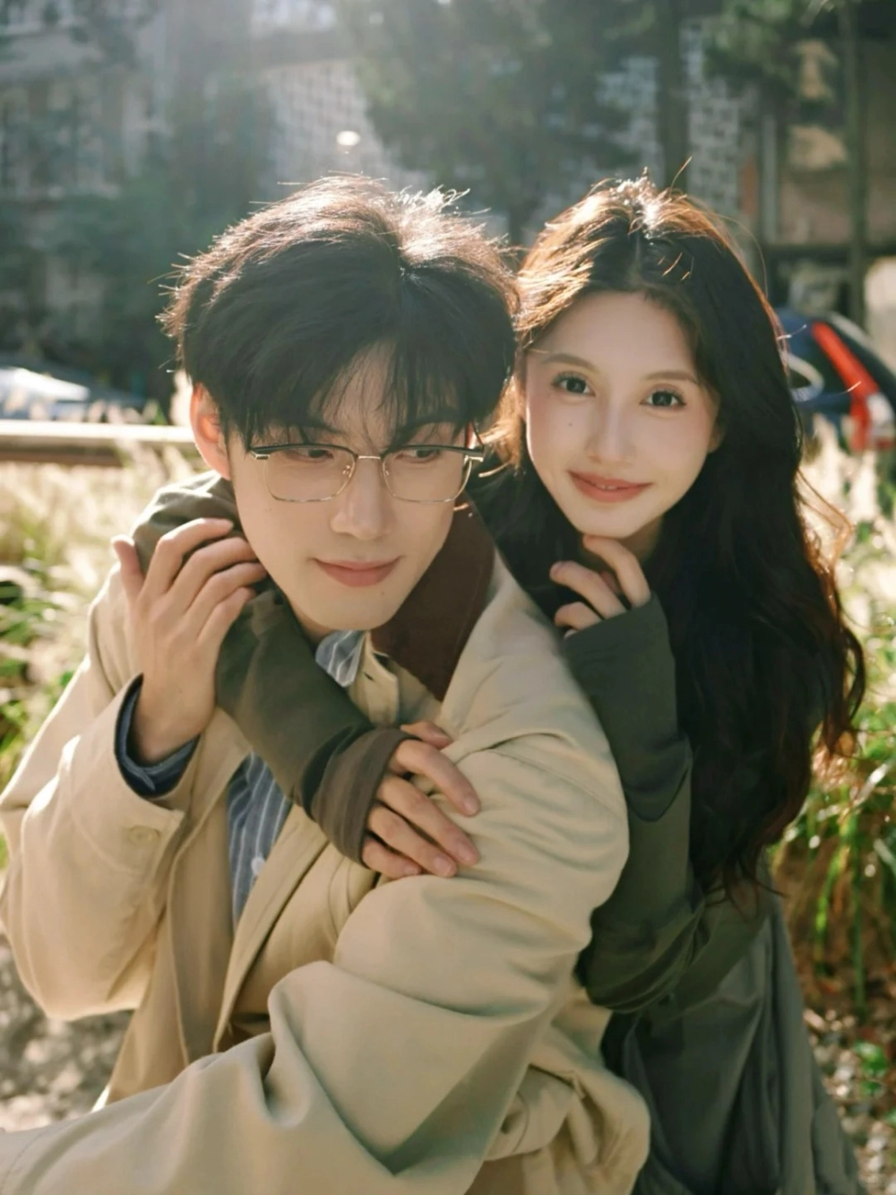 Concept chụp ảnh đôi tết ngoại cảnh đẹp với áo dài đỏ truyền thống