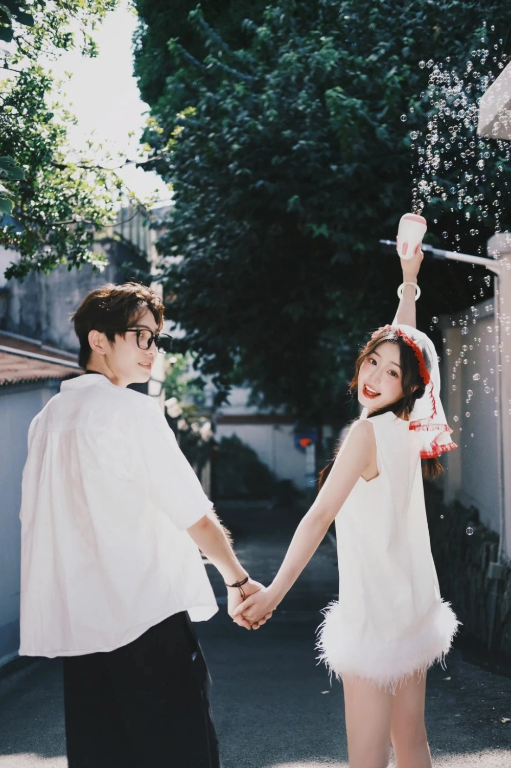 Đồ đôi chụp ảnh tết ở chùa cầu bình an cho năm mới