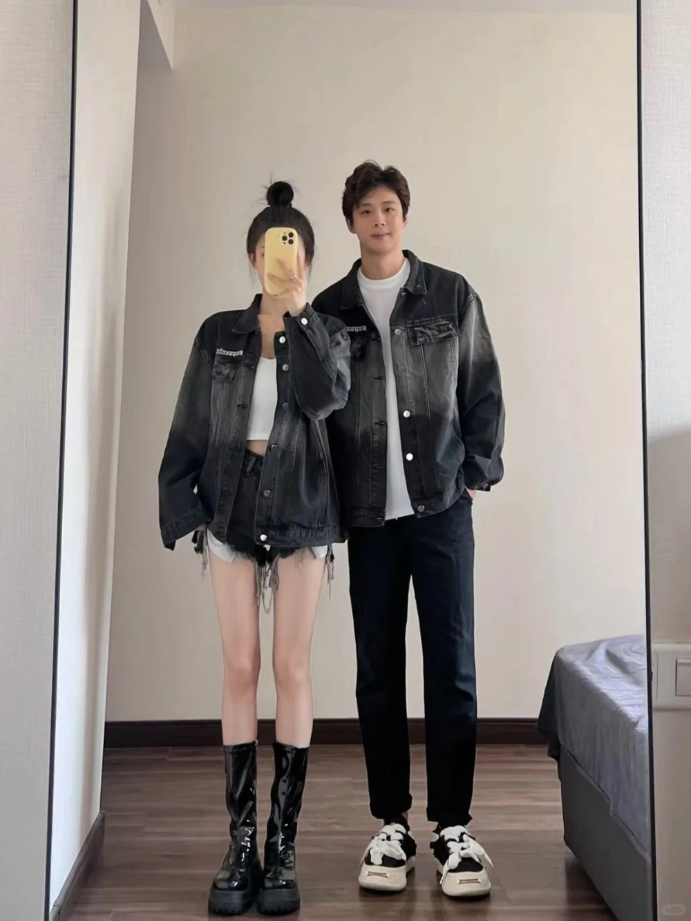 Set đồ denim on denim outfits sành điệu dạo phố