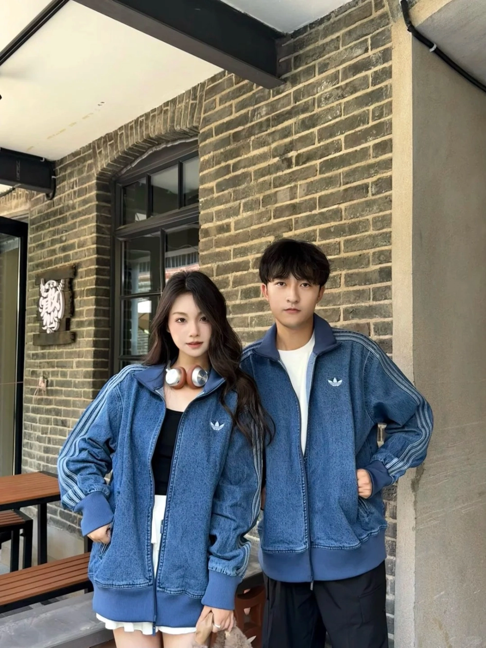Tạo dáng denim couple style instagram chuyên nghiệp