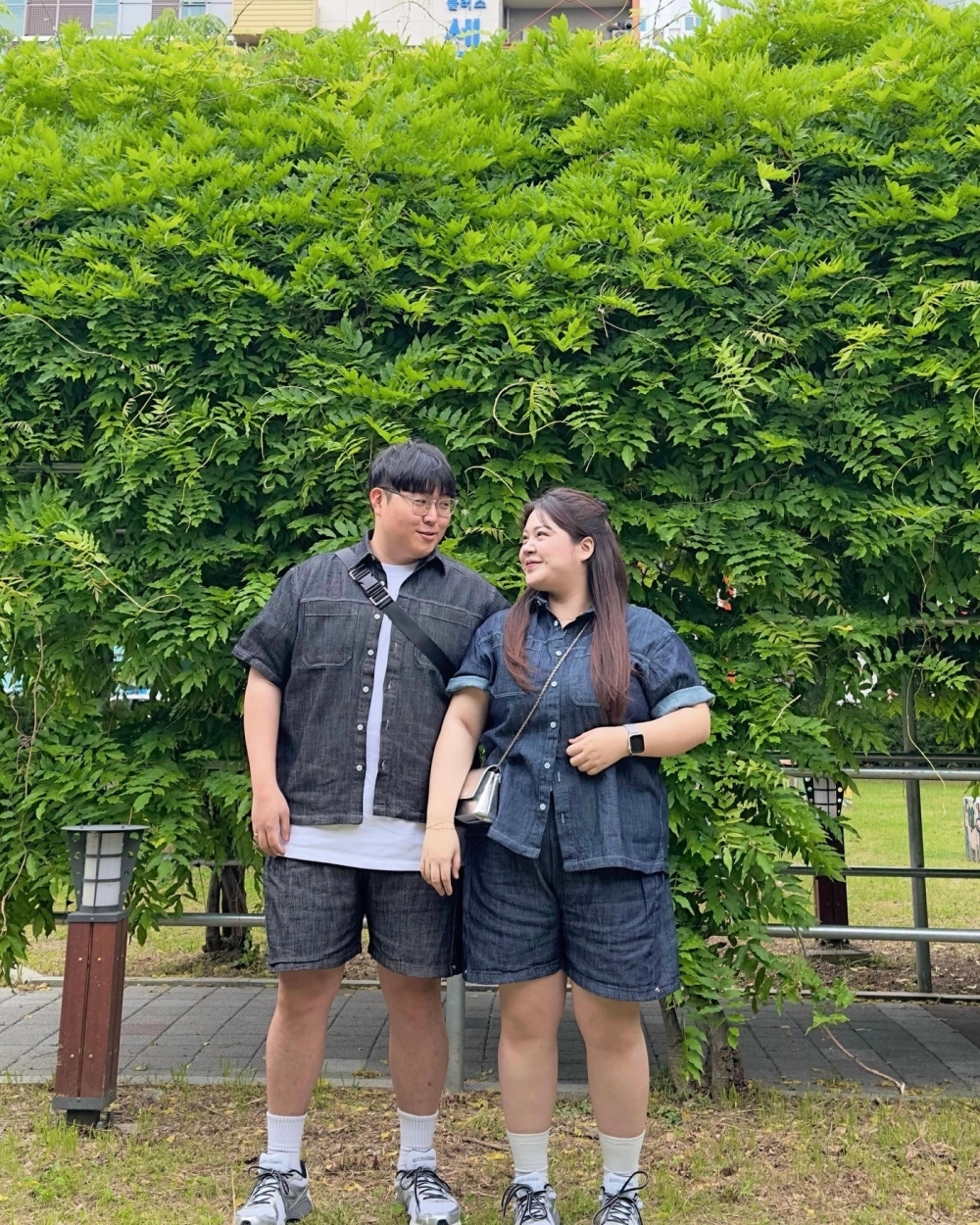 Bộ đồ denim rách phong cách bụi bặm đầy ấn tượng