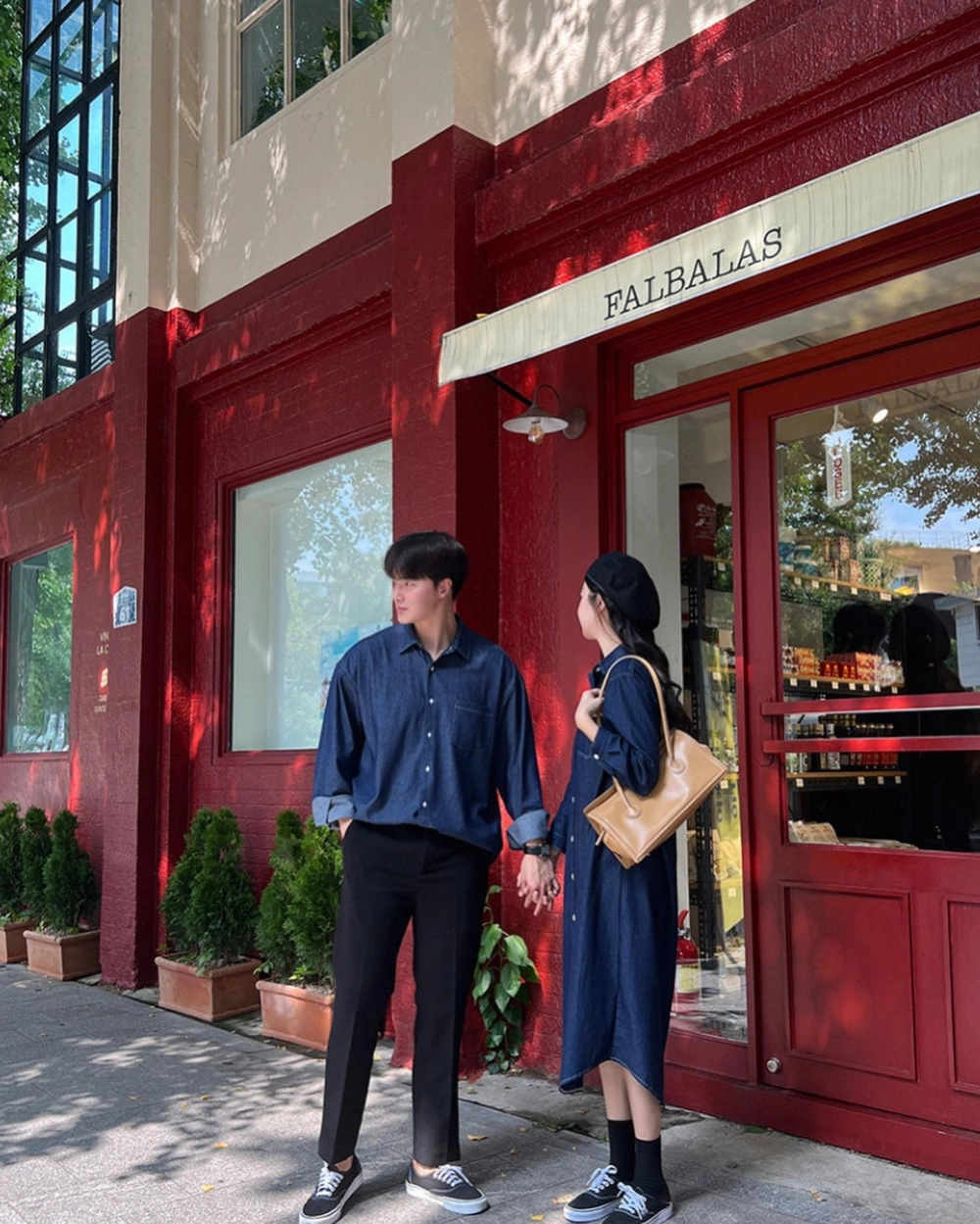 Tìm mua áo khoác denim đôi ở đâu đẹp nhất