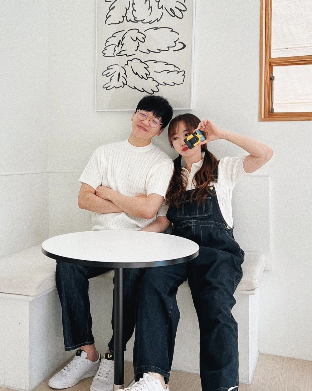 Phối đồ đôi denim cá tính với áo khoác jean đôi