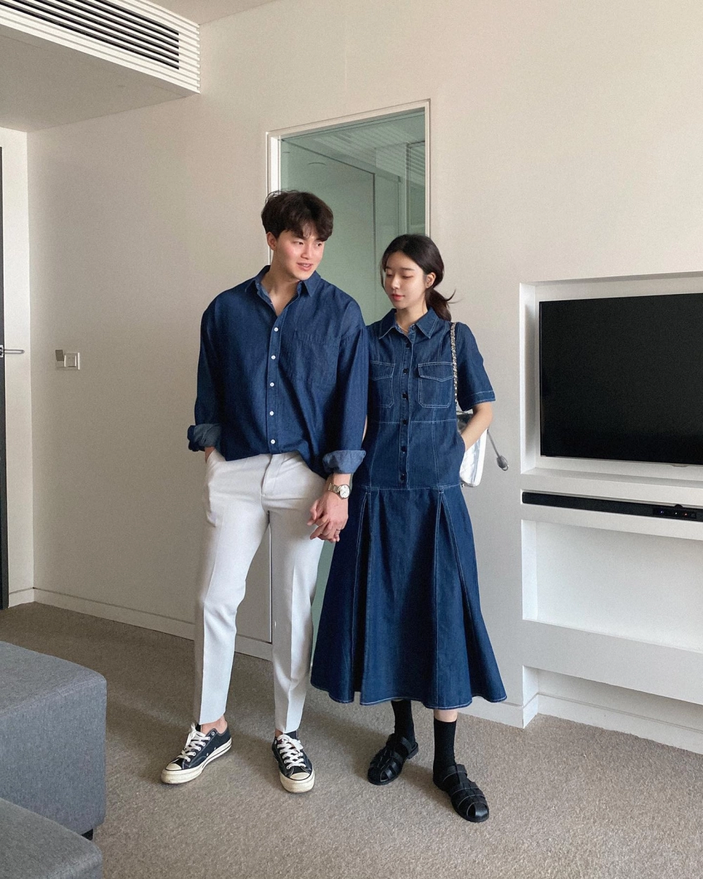 Điểm nhấn với đồ đôi denim in thêu họa tiết thủ công