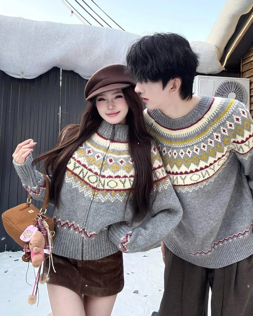 Váy áo đôi đi chơi tết đẹp nhất với họa tiết hoa xuân duyên dáng