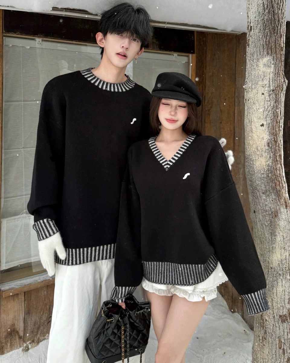 Trang phục đôi đi chơi tết nam nữ phối màu đỏ trắng nổi bật