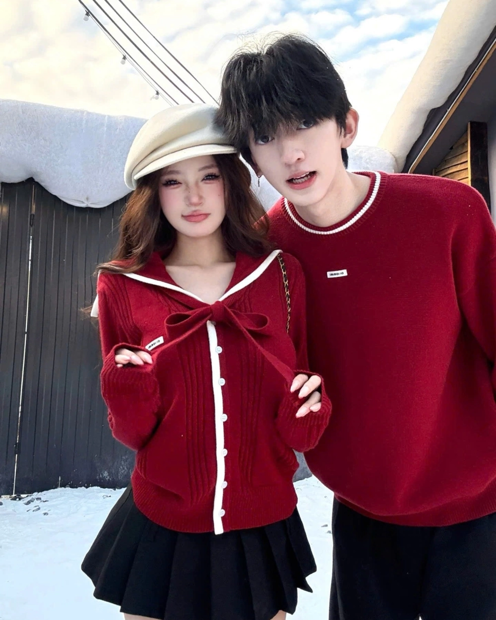 Mẫu đồ đôi màu đỏ đô sang trọng thiết kế cổ tàu thanh lịch