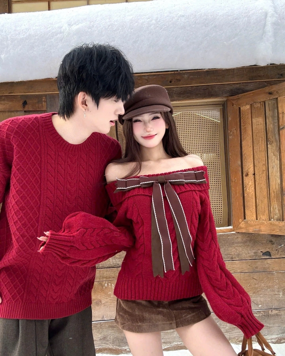 Áo len đôi màu đỏ đi đà lạt cực kỳ ấm áp và lãng mạn