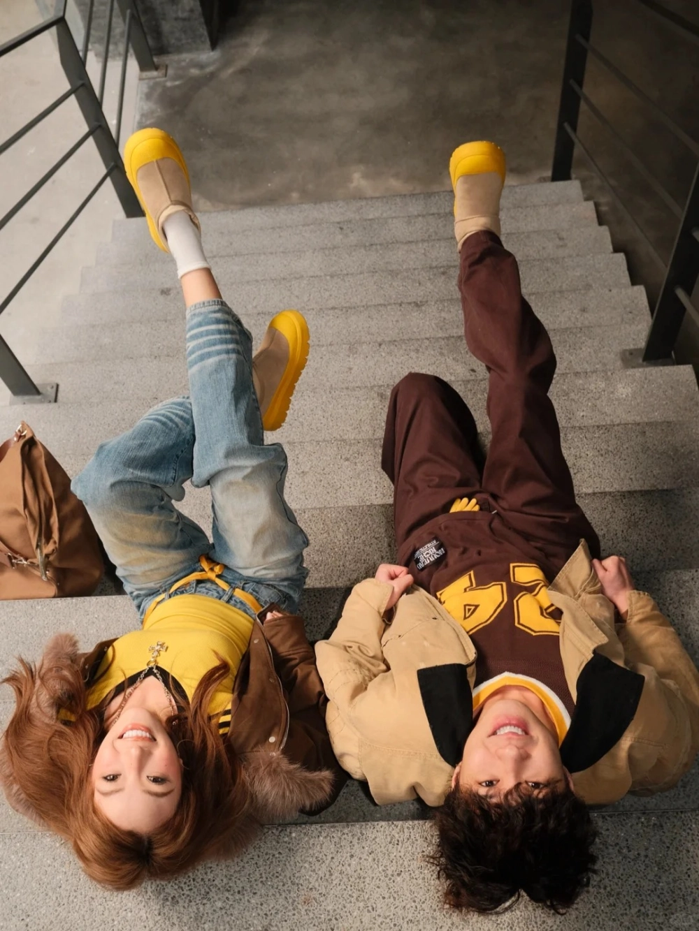 Váy đôi màu vàng chanh trẻ trung năng động dạo phố