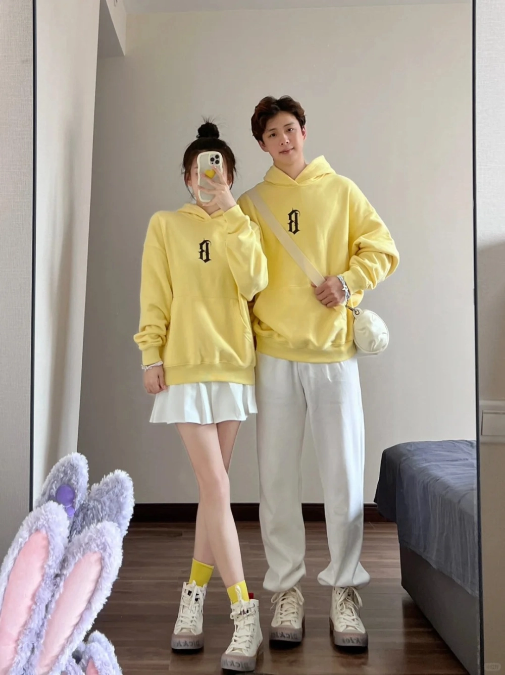 Hình nền đồ đôi màu vàng tết rạng rỡ cho điện thoại