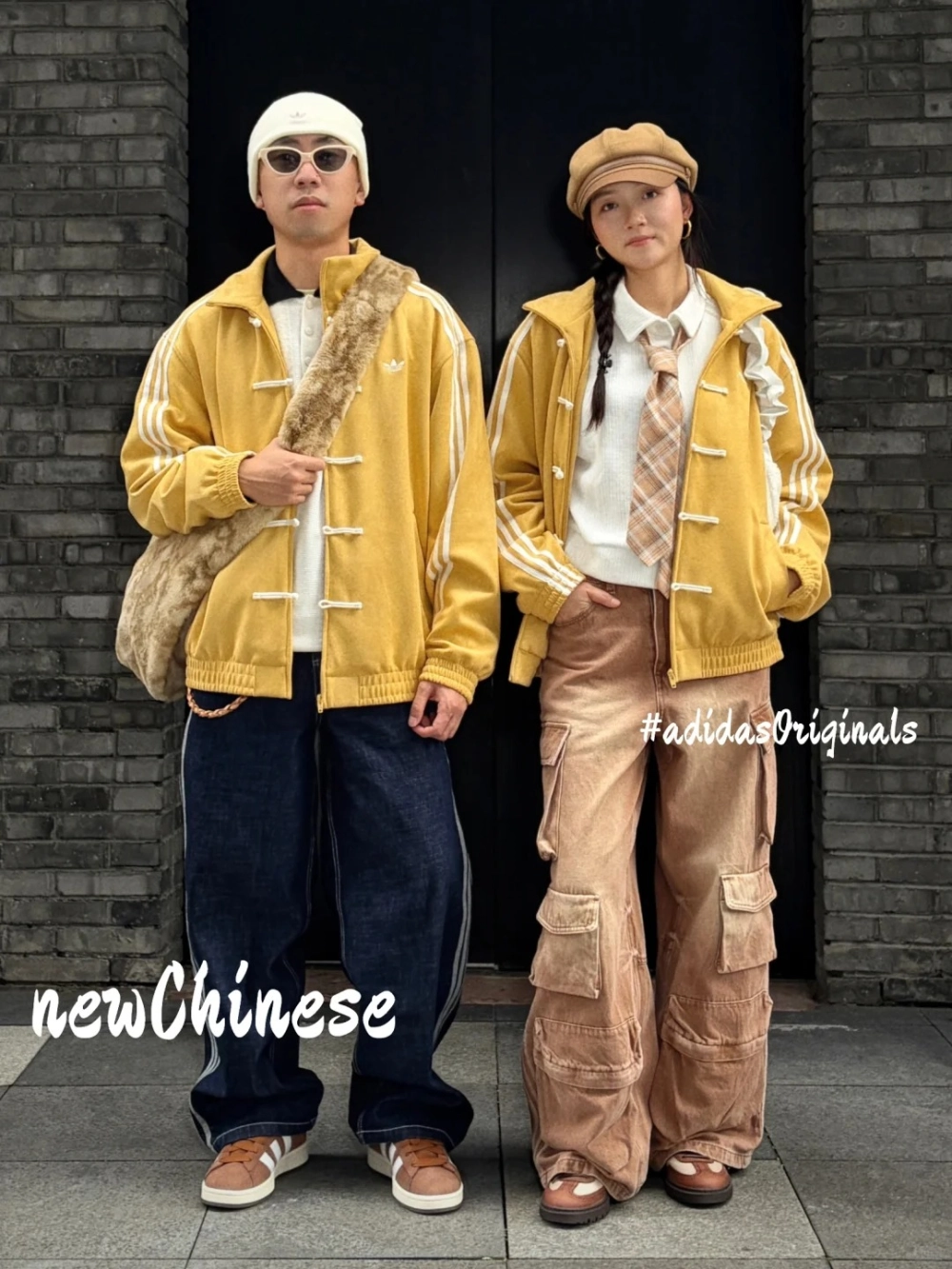 Đồ đôi màu vàng lụa bóng sang chảnh trong buổi tiệc