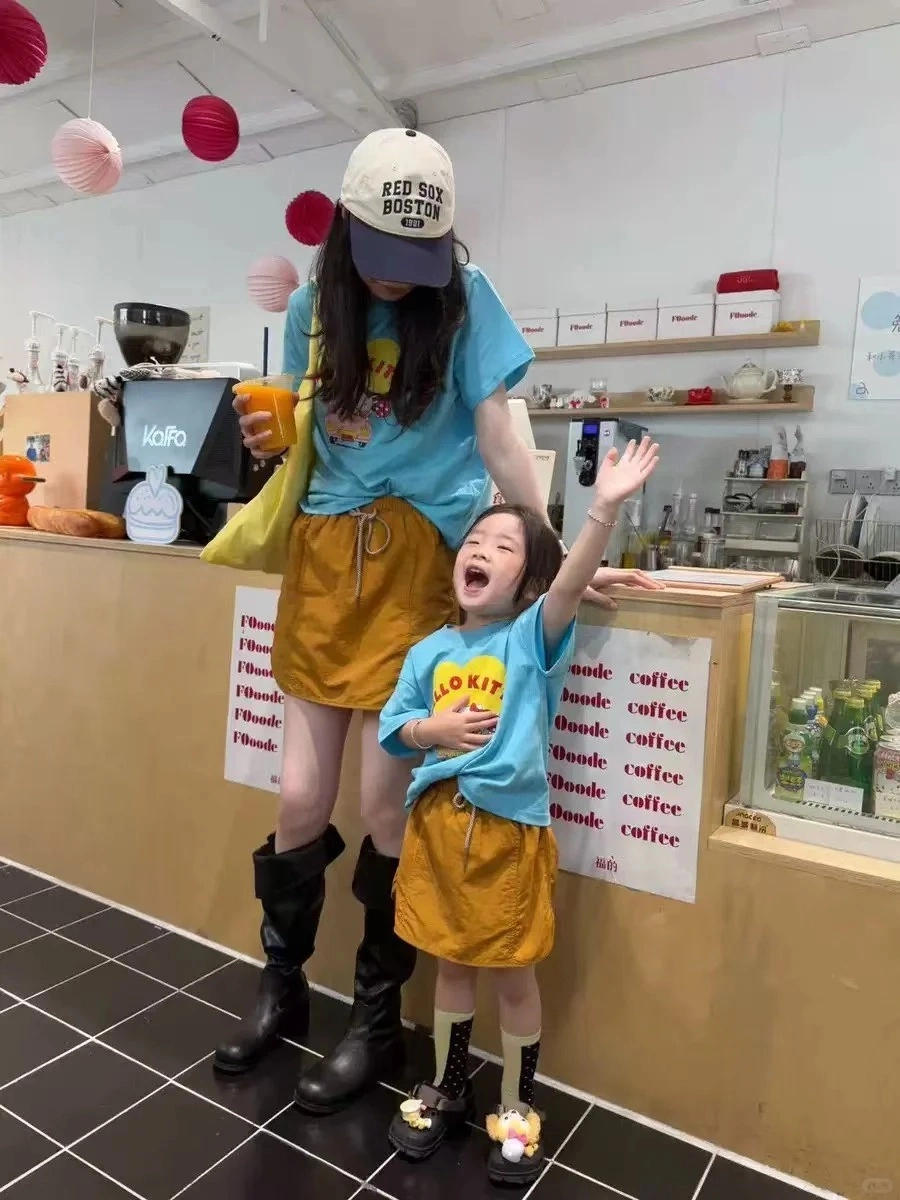 Shop bán đồ đôi mẹ và bé tết đẹp trưng bày nhiều mẫu mã đa dạng