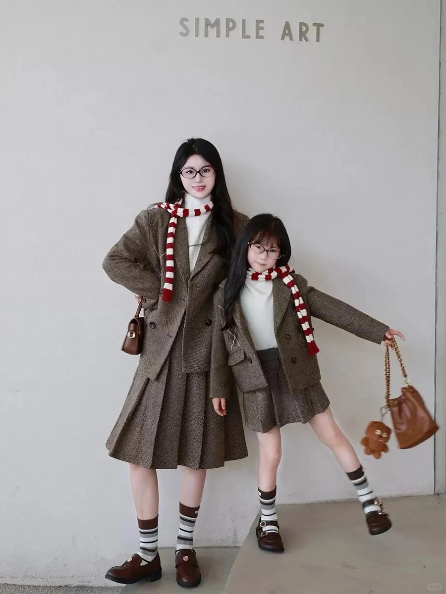 Áo sơ mi đôi mẹ và bé trai thanh lịch cho ngày cuối tuần