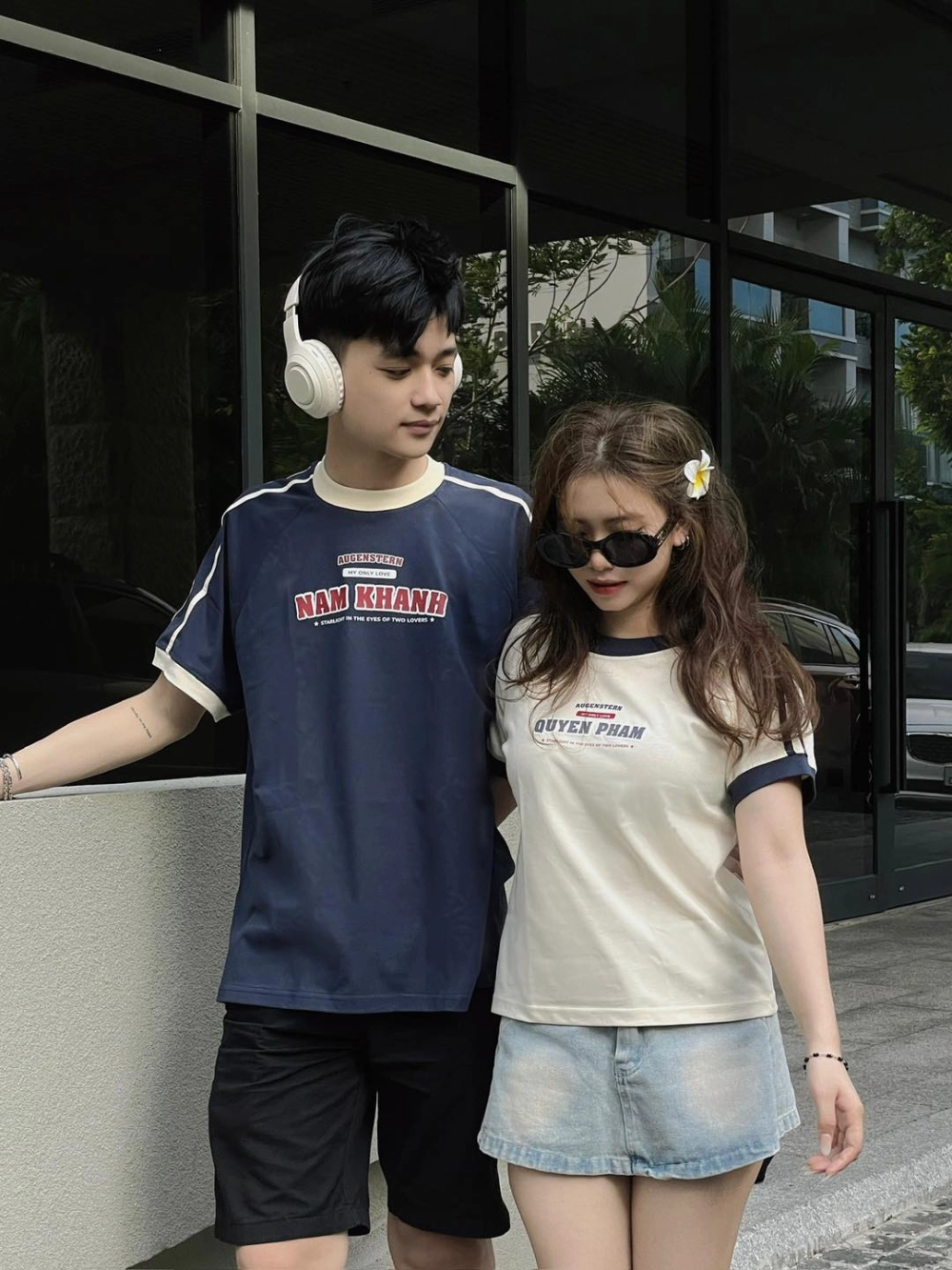 Cặp đôi diện áo thun tay lỡ đôi form rộng phong cách streetwear