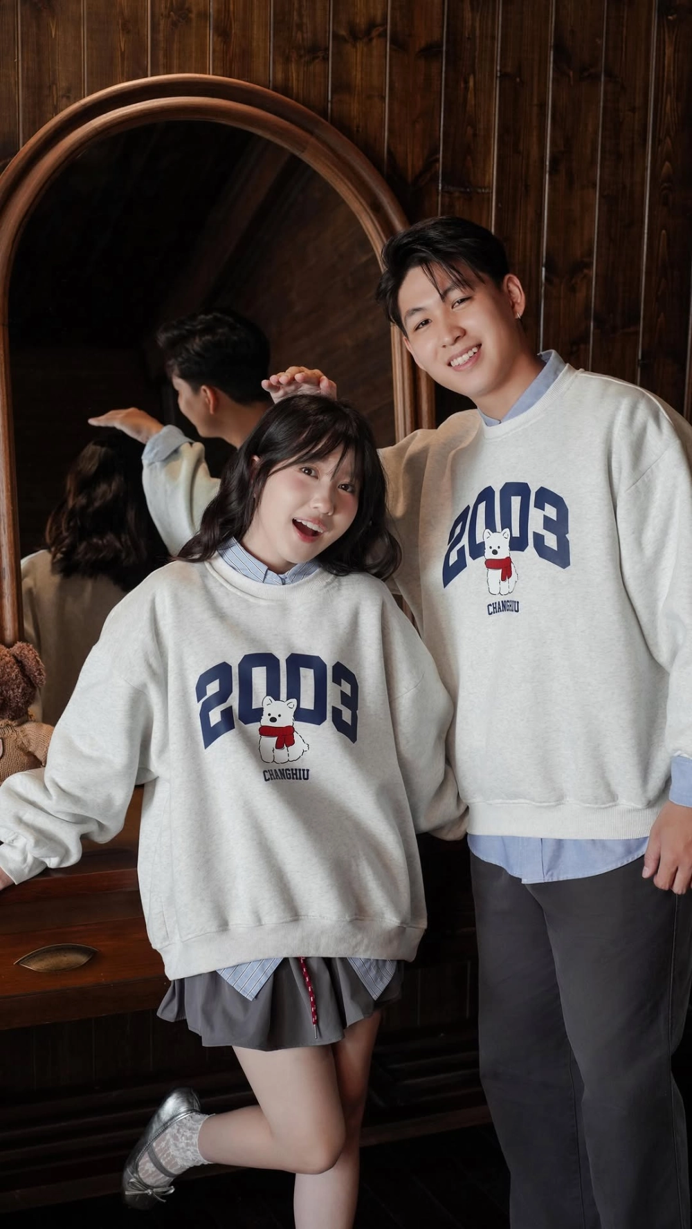 Quần jogger oversized đôi phối cùng áo thun trắng