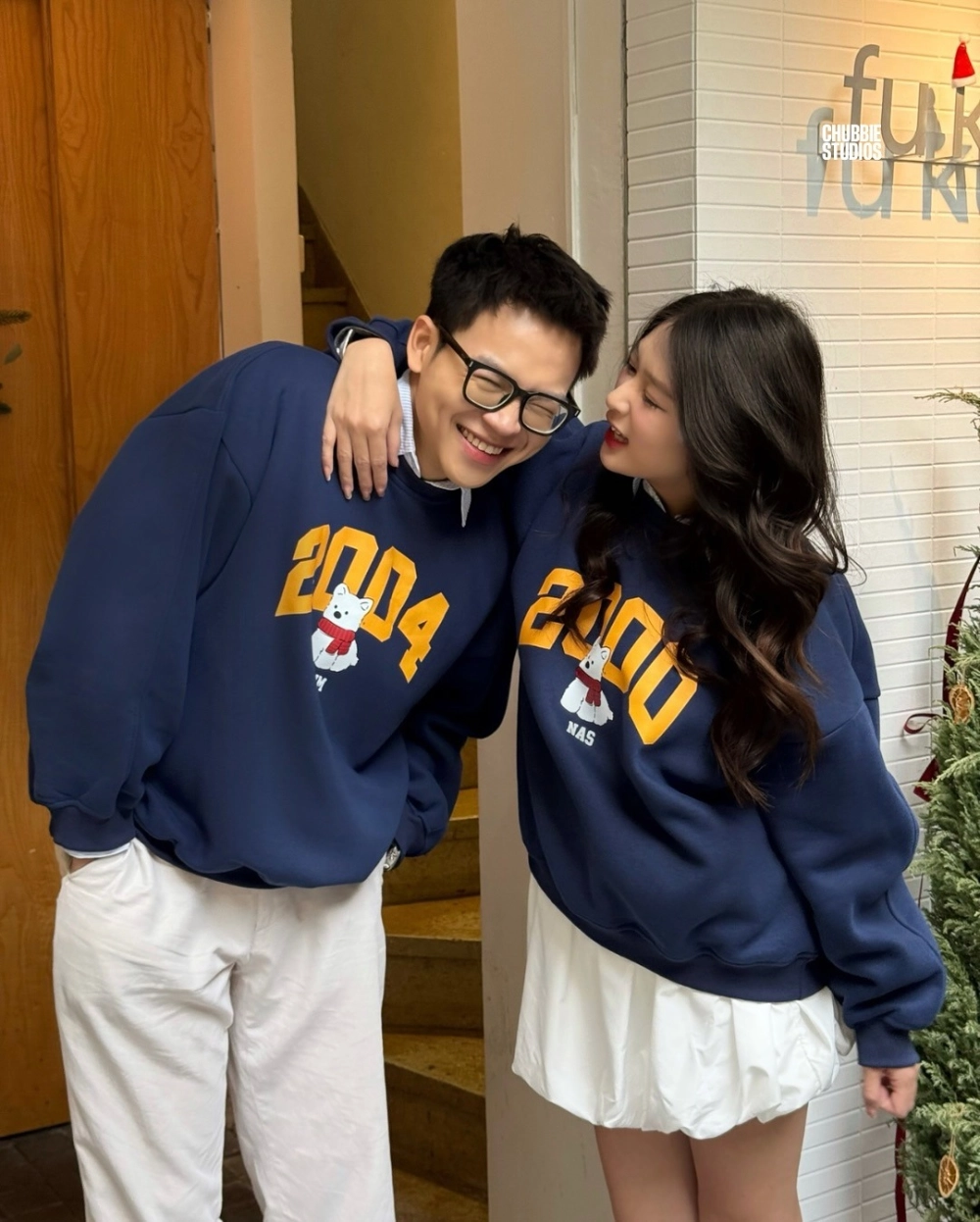 Áo thun oversized đôi màu đen in hình cá tính