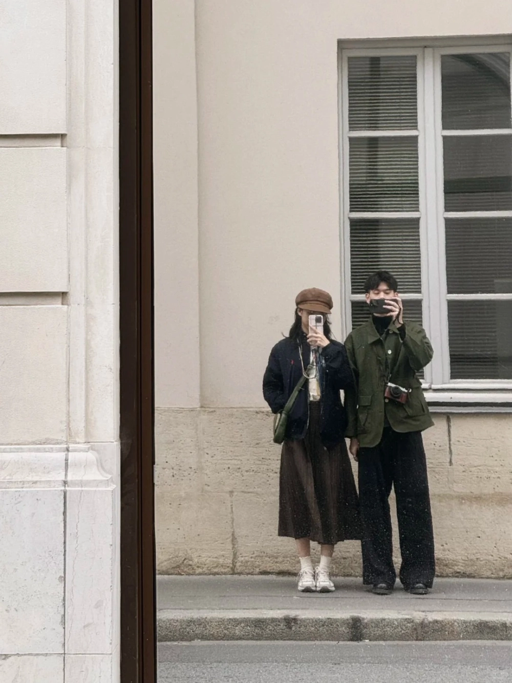 Đồ đôi vintage áo len và chân váy dài nữ tính