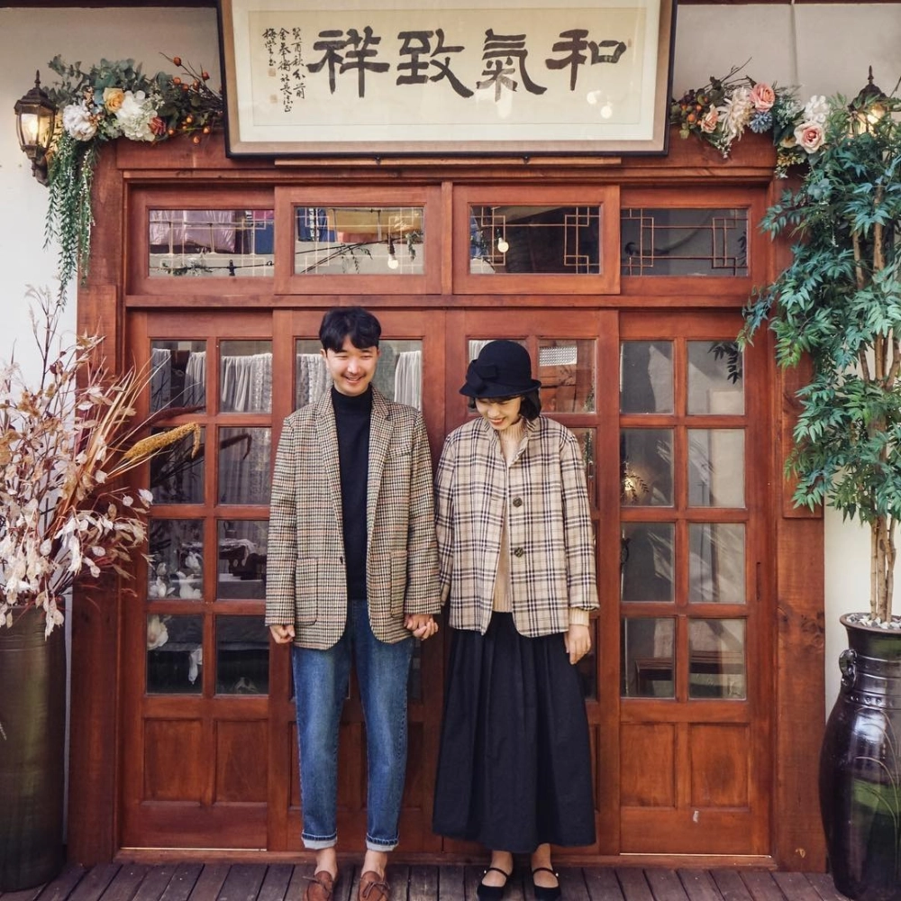 Mẫu đồ đôi phong cách vintage tết mang vẻ đẹp truyền thống