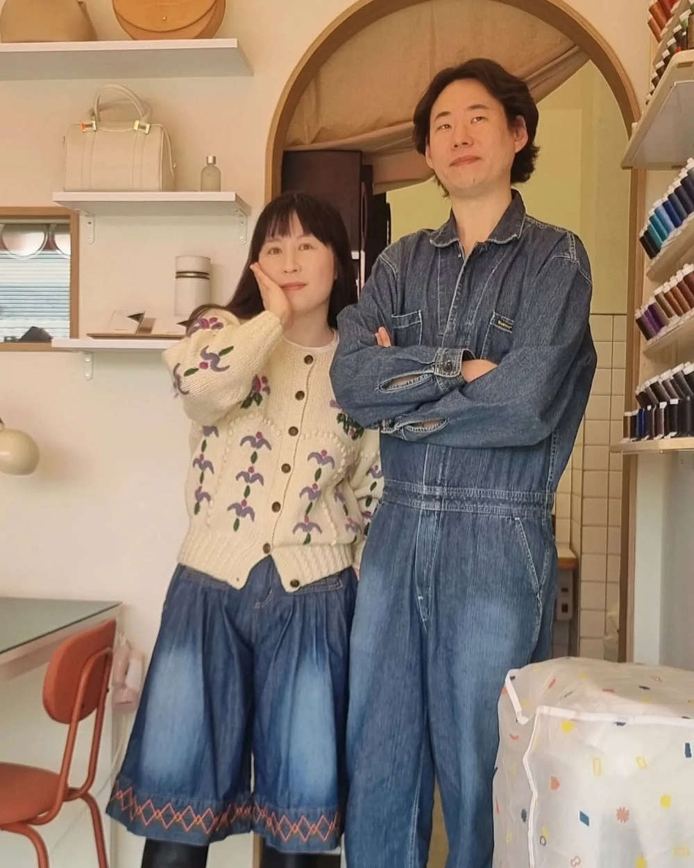 Đồ đôi vintage cho cặp đôi trẻ năng động và hiện đại