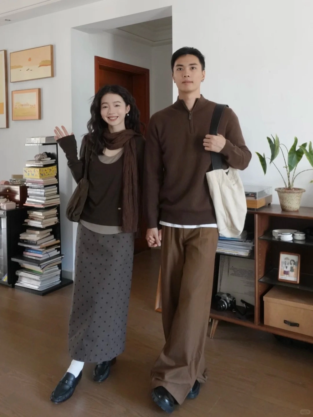 Mẫu đồ đôi Tết năng động cho cặp đôi gen z đầy cá tính