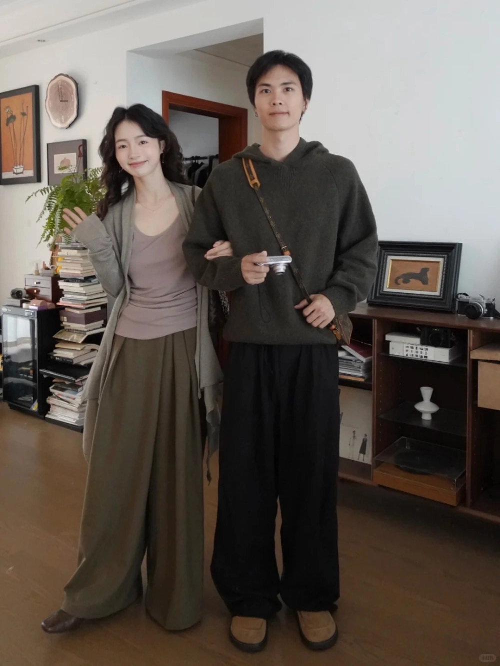 Đồ đôi Tết năng động với áo hoodie ấm áp cho ngày xuân