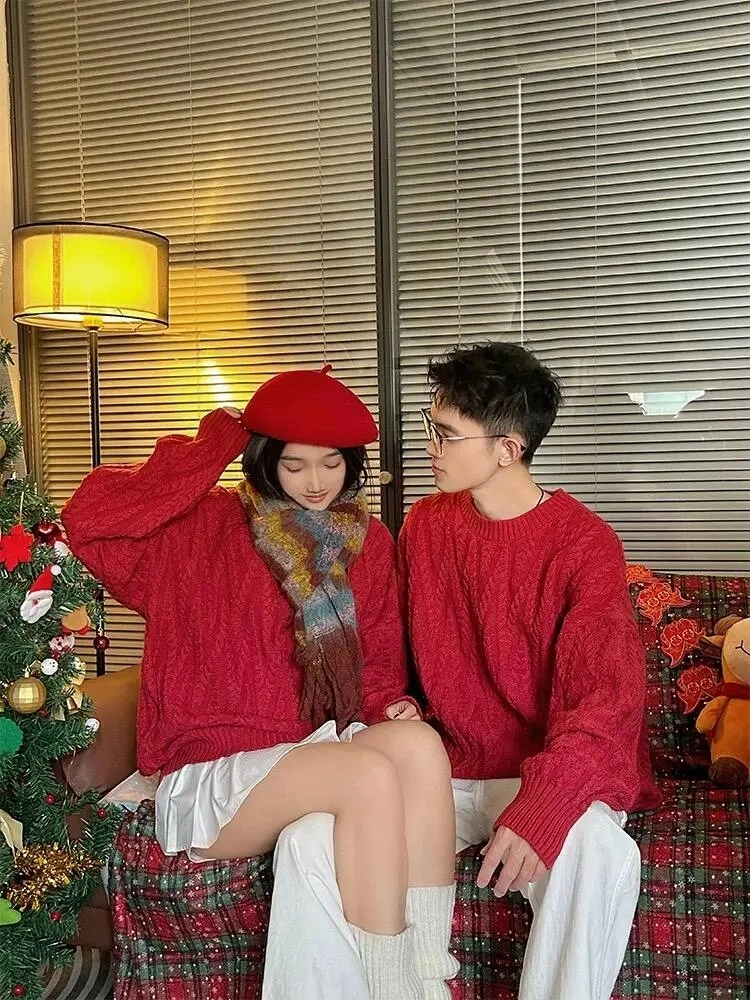 Cách mix đồ đôi Tết năng động cho ngày Tết thêm vui