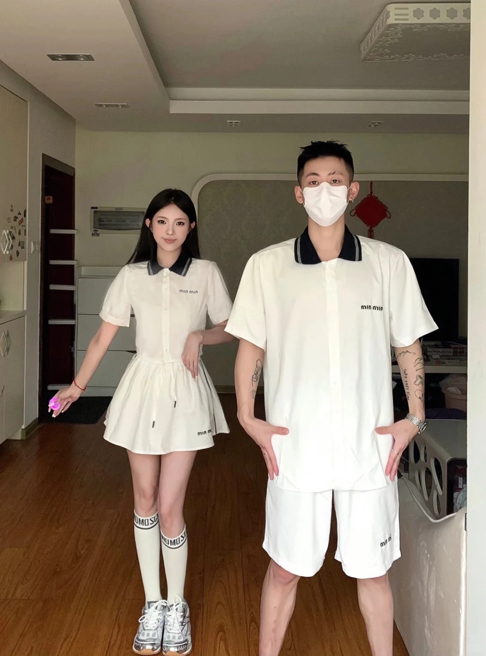 Đồ thể thao cặp đôi năng động dạo phố