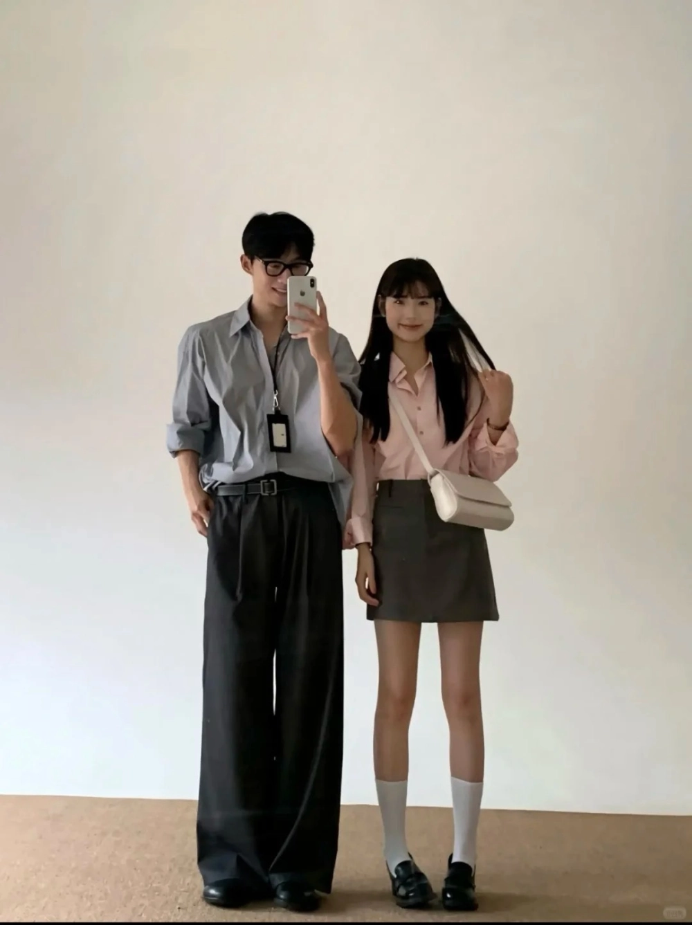 Đồ đôi tông màu be cho buổi hẹn hò lãng mạn