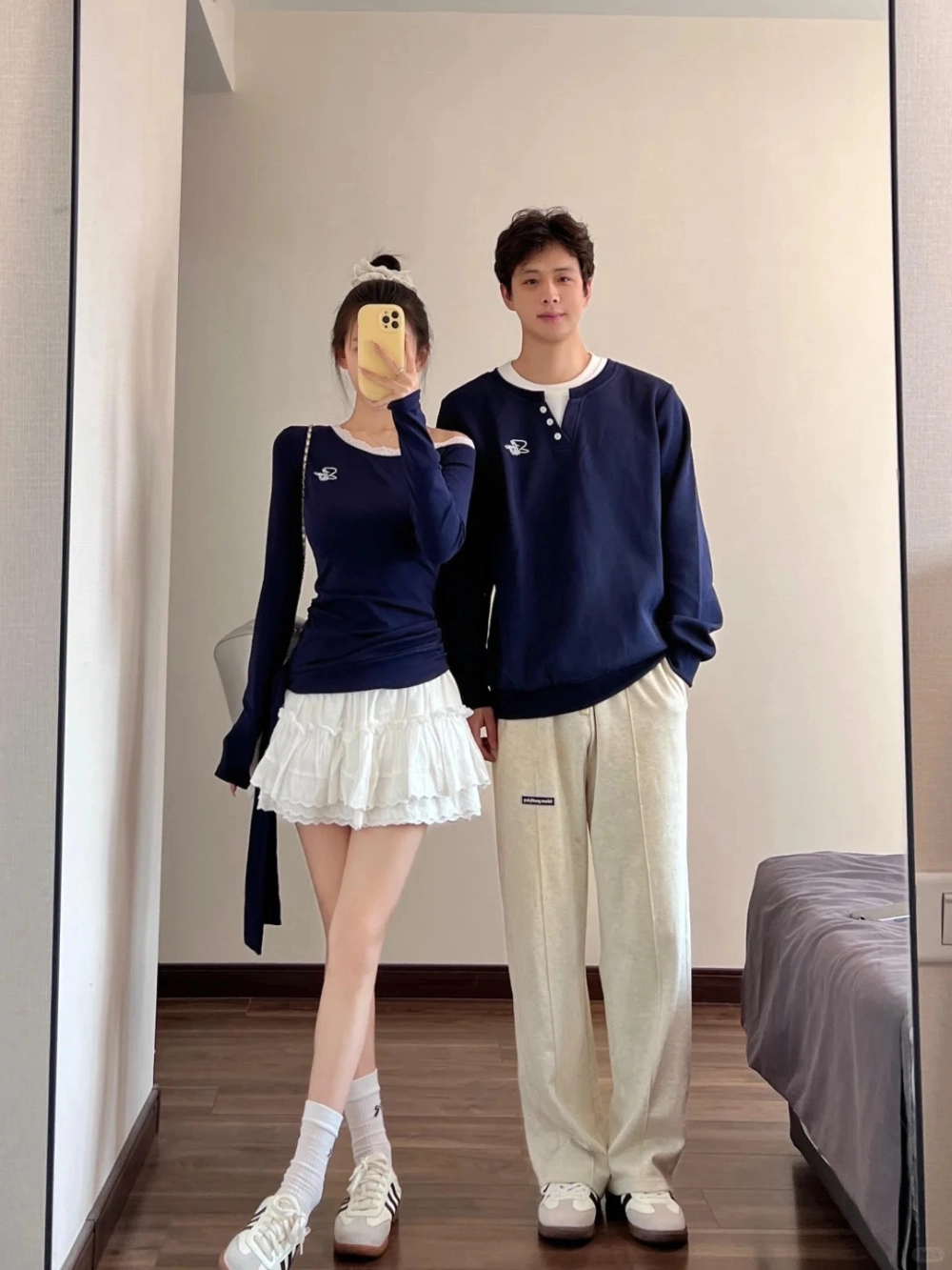 Cặp đôi phối đồ đôi tối giản phong cách Nhật Bản nhẹ nhàng