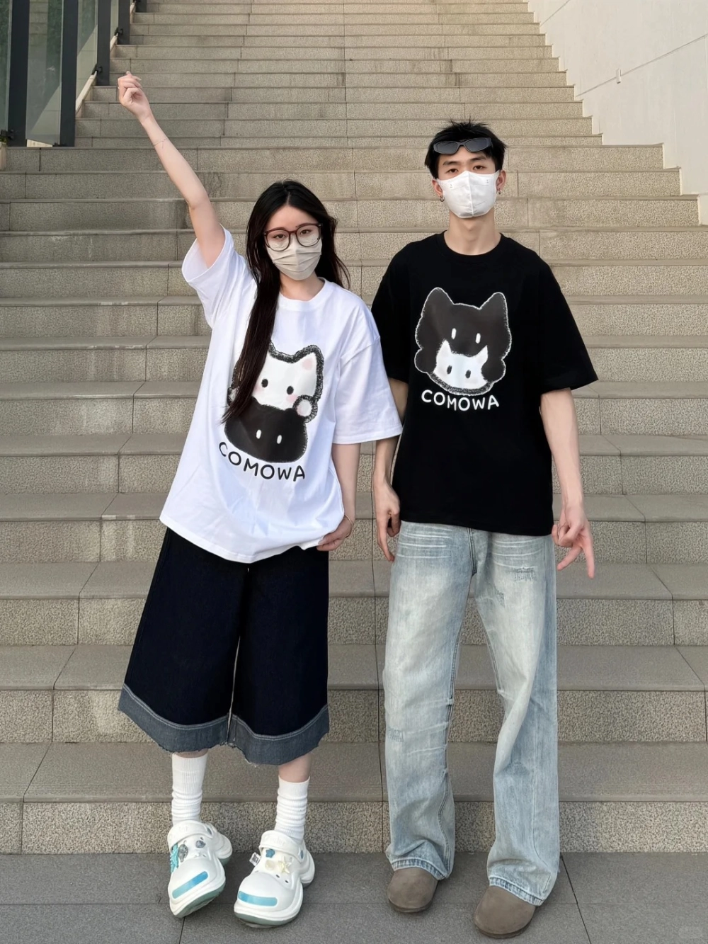 Set đồ đôi thanh lịch với tông màu trắng đen cơ bản