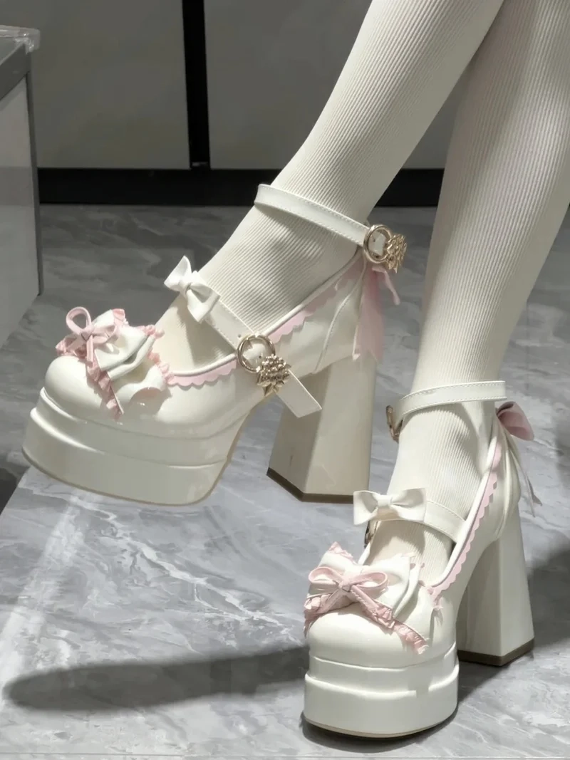 Street style nổi bật nhờ giày búp bê street style